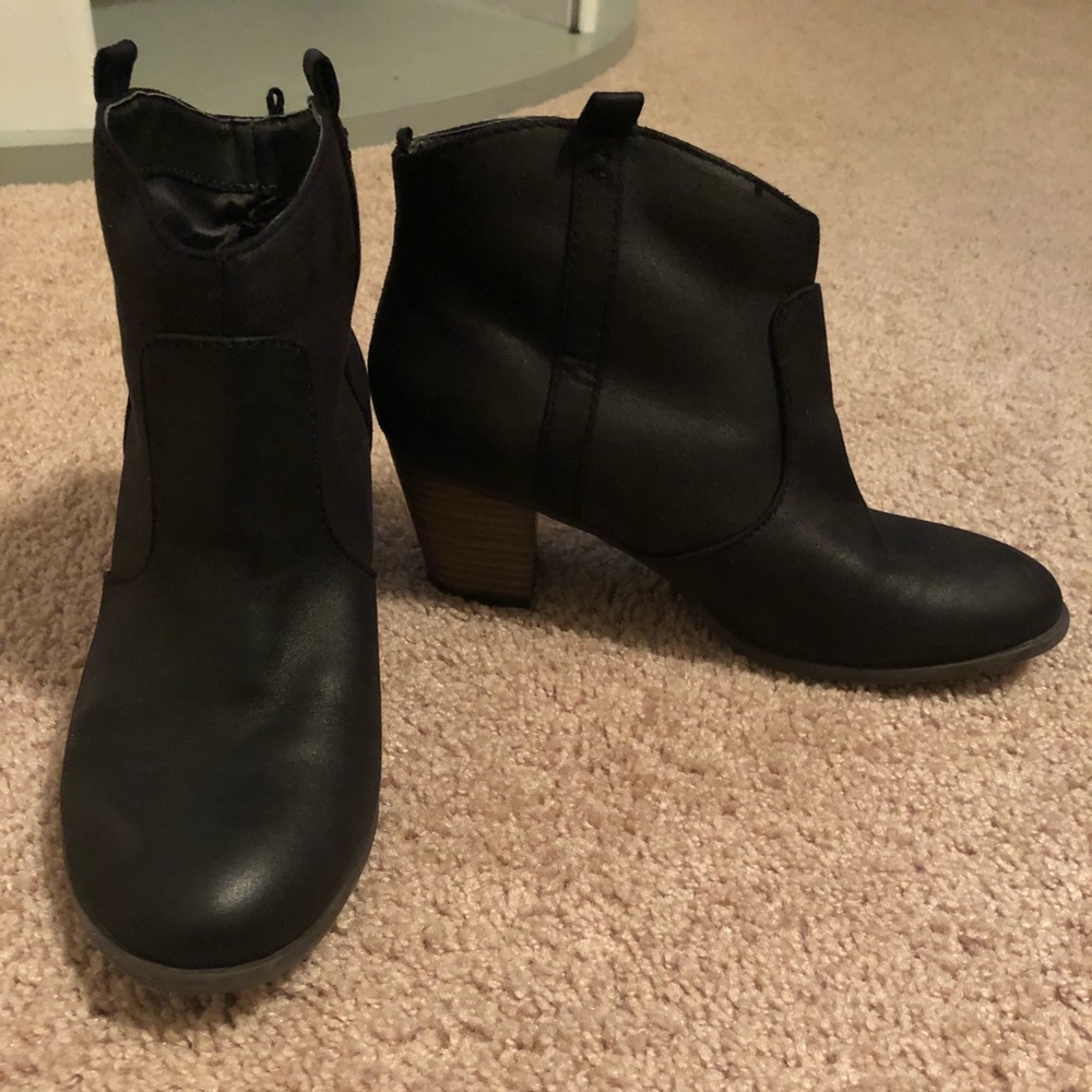 Black booties w/ heel